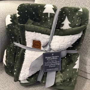 BH&G christmas collection throw blanket